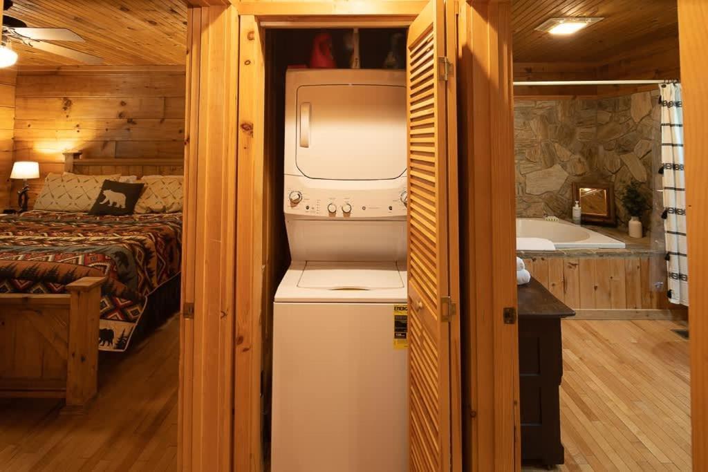 Cozy 'Grey Fox' Cabin Between Boone & 布洛英罗克山 外观 照片