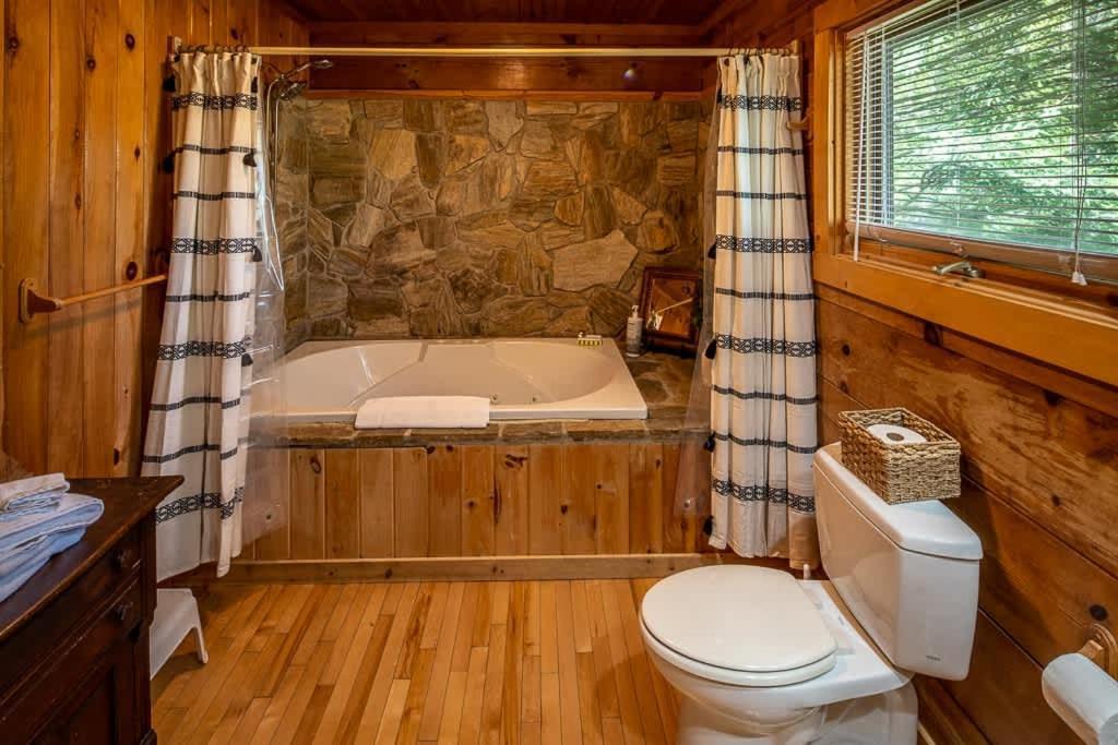 Cozy 'Grey Fox' Cabin Between Boone & 布洛英罗克山 外观 照片
