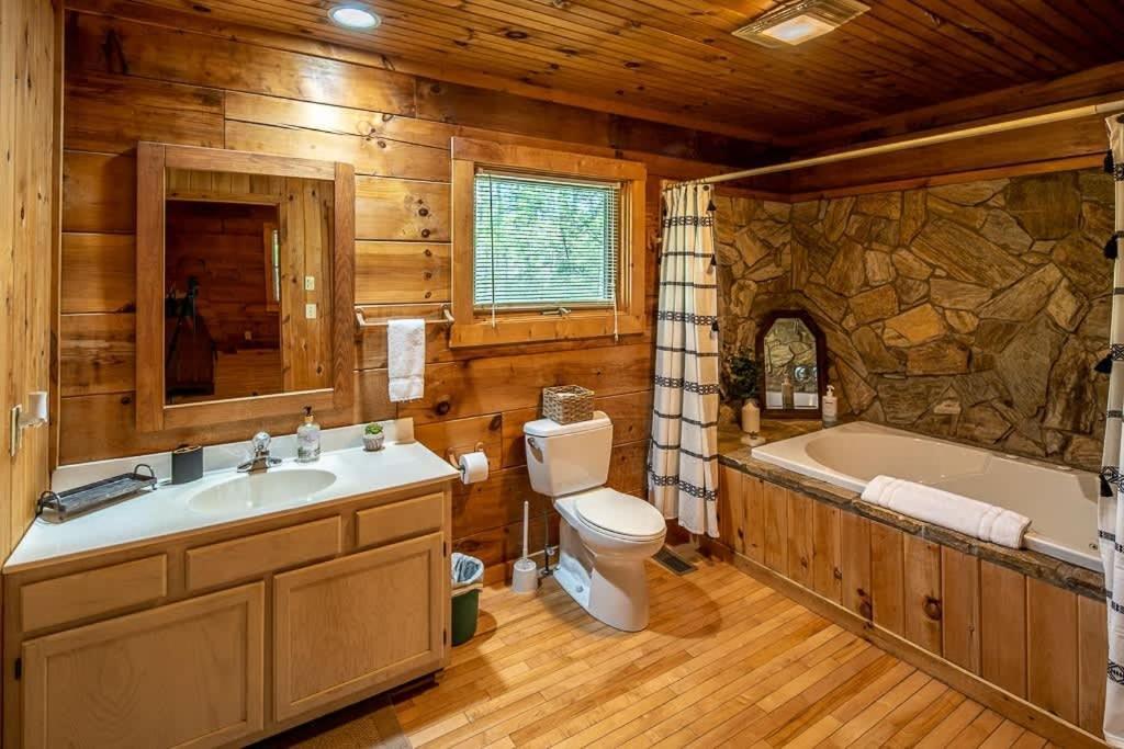 Cozy 'Grey Fox' Cabin Between Boone & 布洛英罗克山 外观 照片