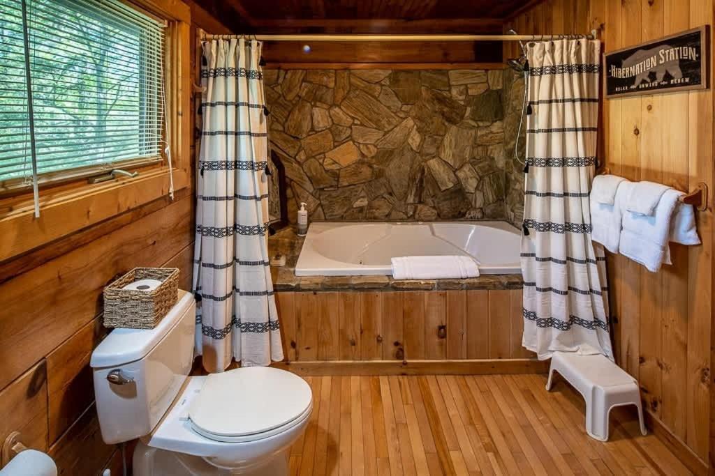 Cozy 'Grey Fox' Cabin Between Boone & 布洛英罗克山 外观 照片