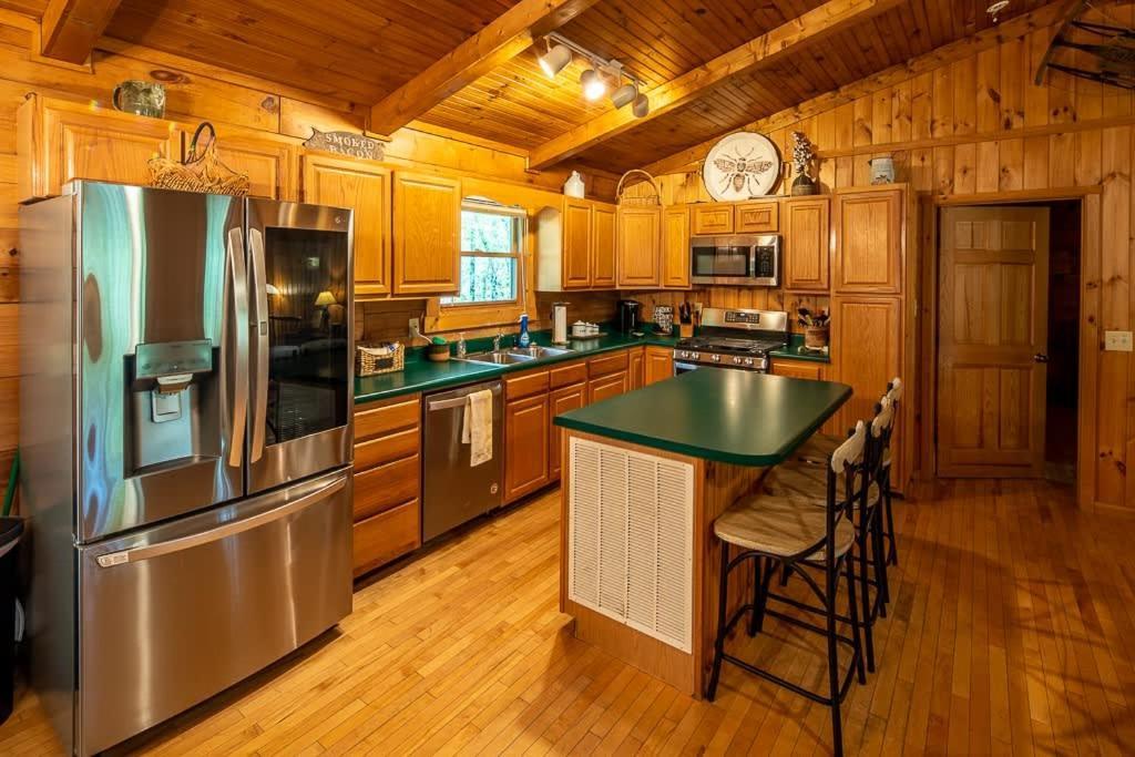 Cozy 'Grey Fox' Cabin Between Boone & 布洛英罗克山 外观 照片