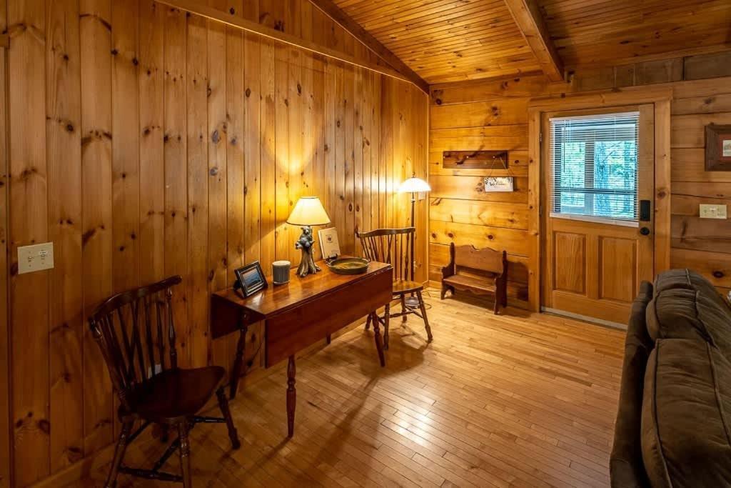 Cozy 'Grey Fox' Cabin Between Boone & 布洛英罗克山 外观 照片